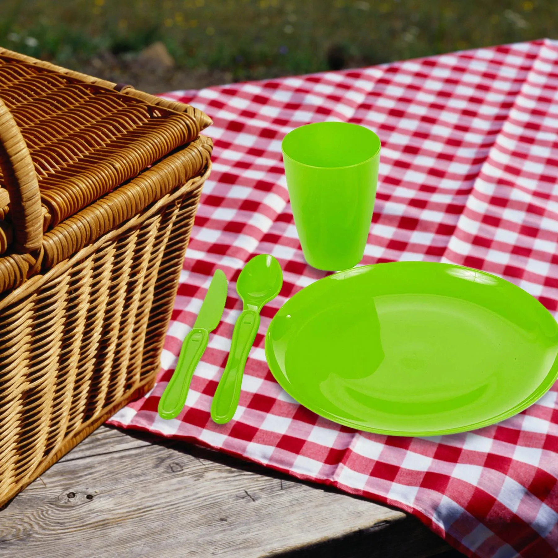 Green Camping Set For Six 31 Pieces