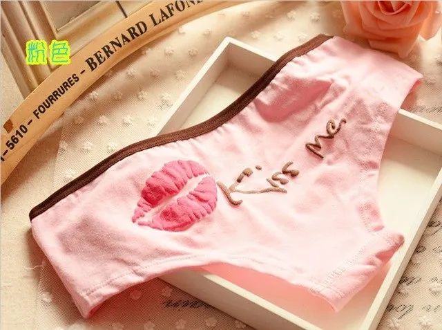 TWTZQ 2018 New Hot Sexy Lip Good Quality Underwear Women Panties Cotton Brand Tanga Low-waist Triangle Cute Briefs 3NK011