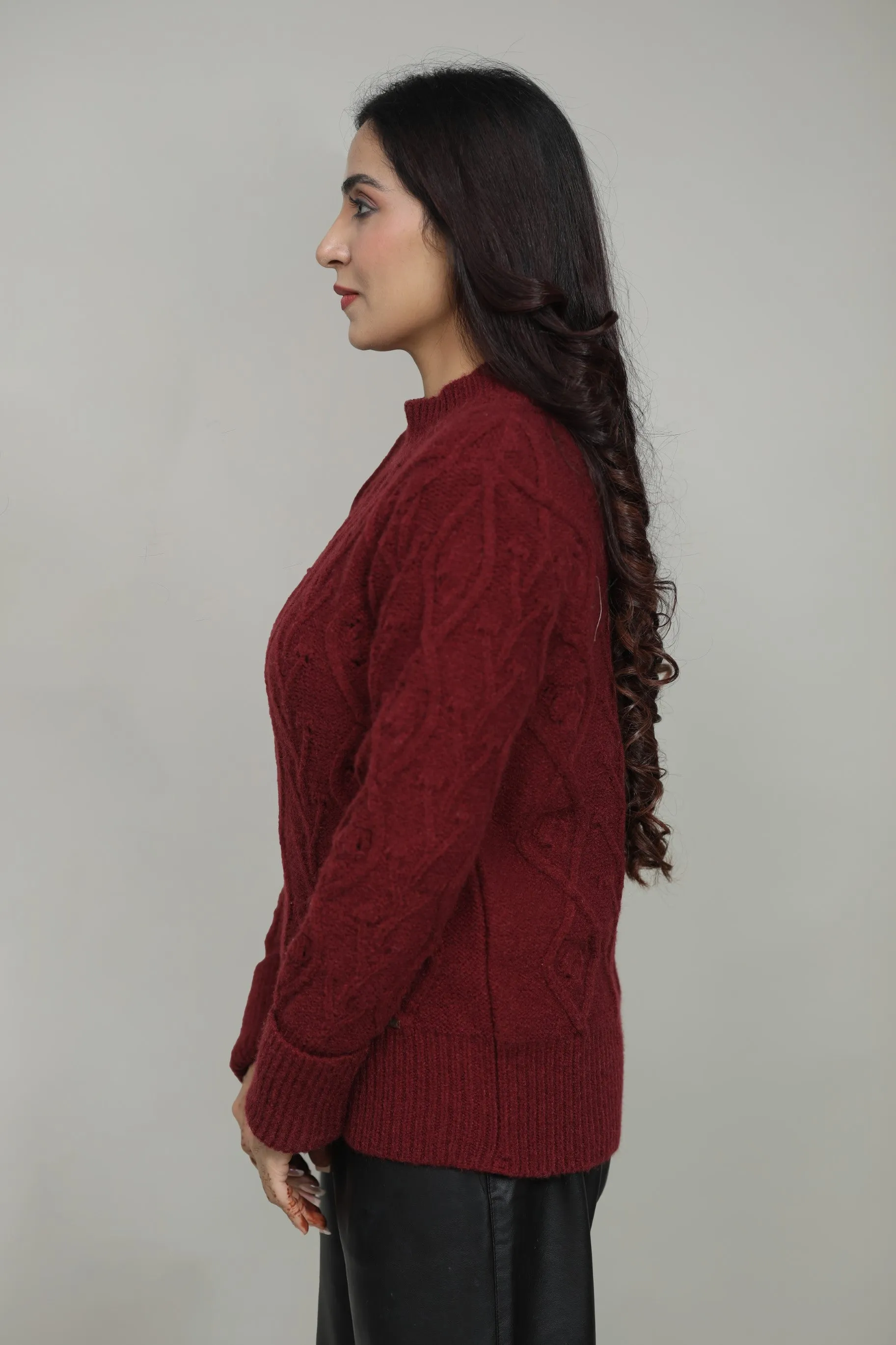 Women Woolen Round Neck Sweater