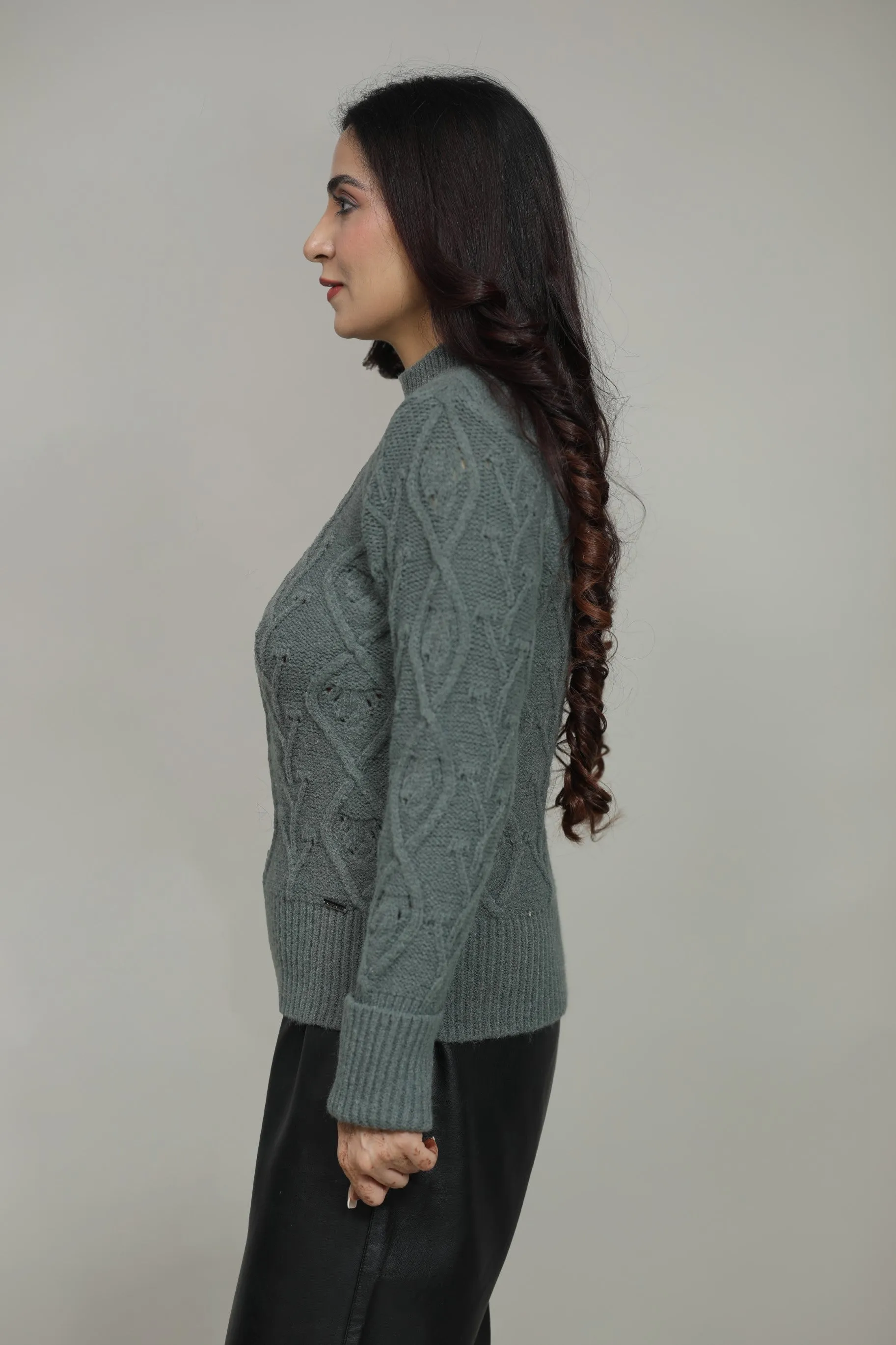 Women Woolen Round Neck Sweater